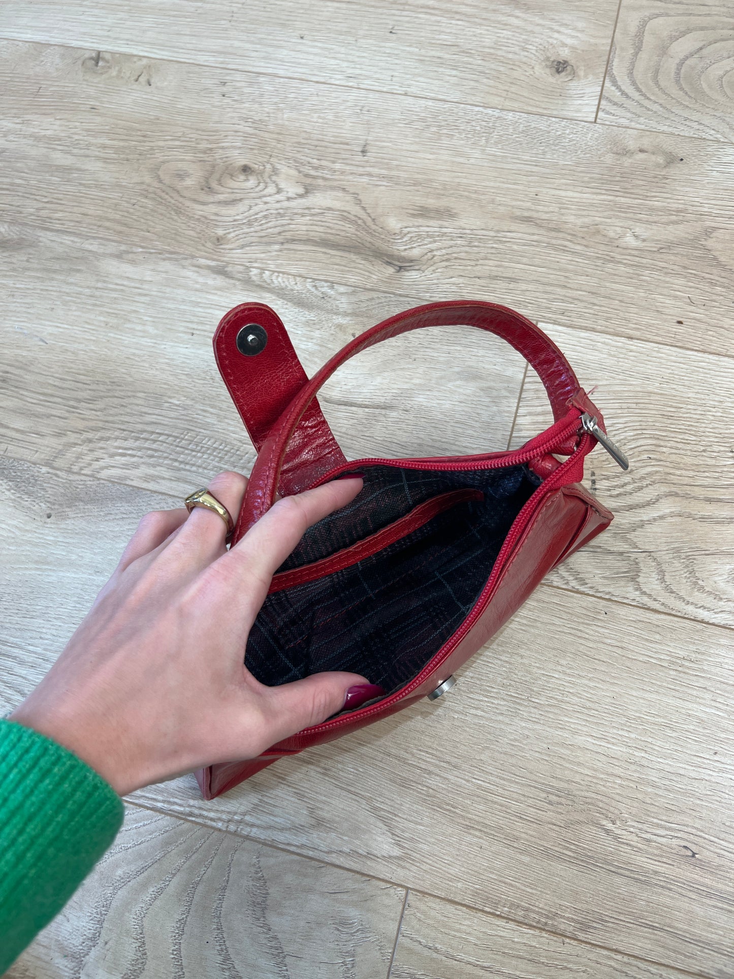 vintage edit thirteen | small red patent shoulder bag