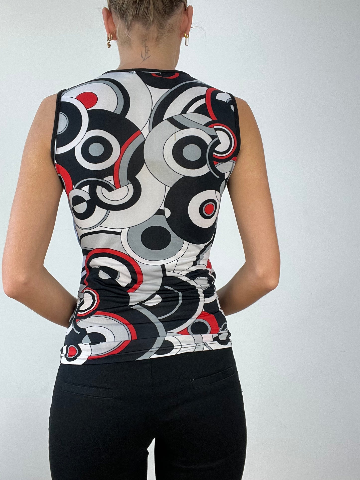 💻 LIBRARIAN CORE | small black and red circle print top