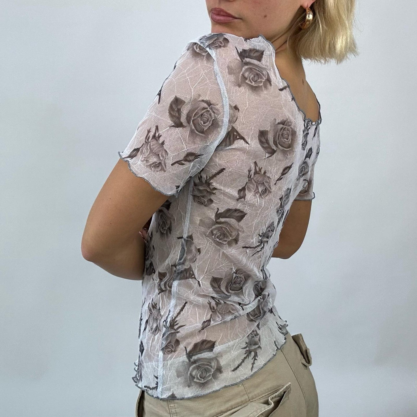 💚💻 BEST PICKS | small white mesh rose print t-shirt