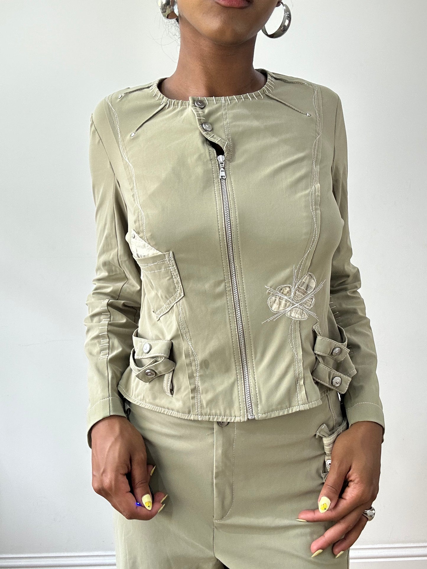 BEST PICKS | small khaki trousers and jacket set