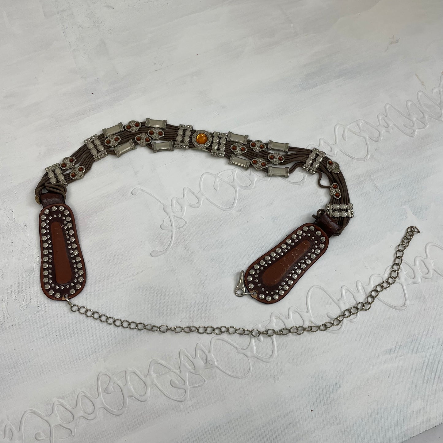 VINTAGE GEMS DROP | brown chain belt with gems
