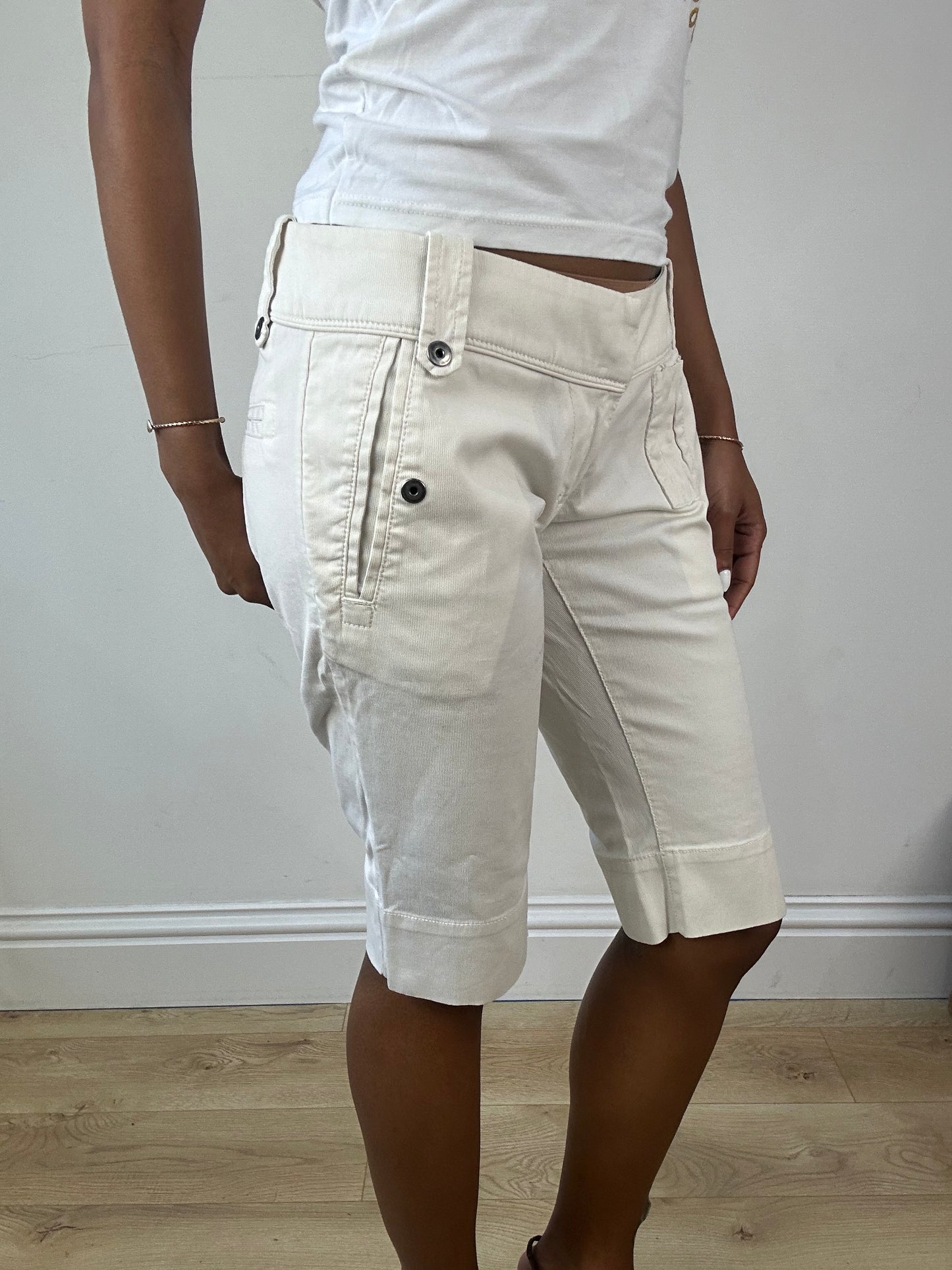 💻💚 vintage edit eighteen | small white diesel cropped jeans / capris