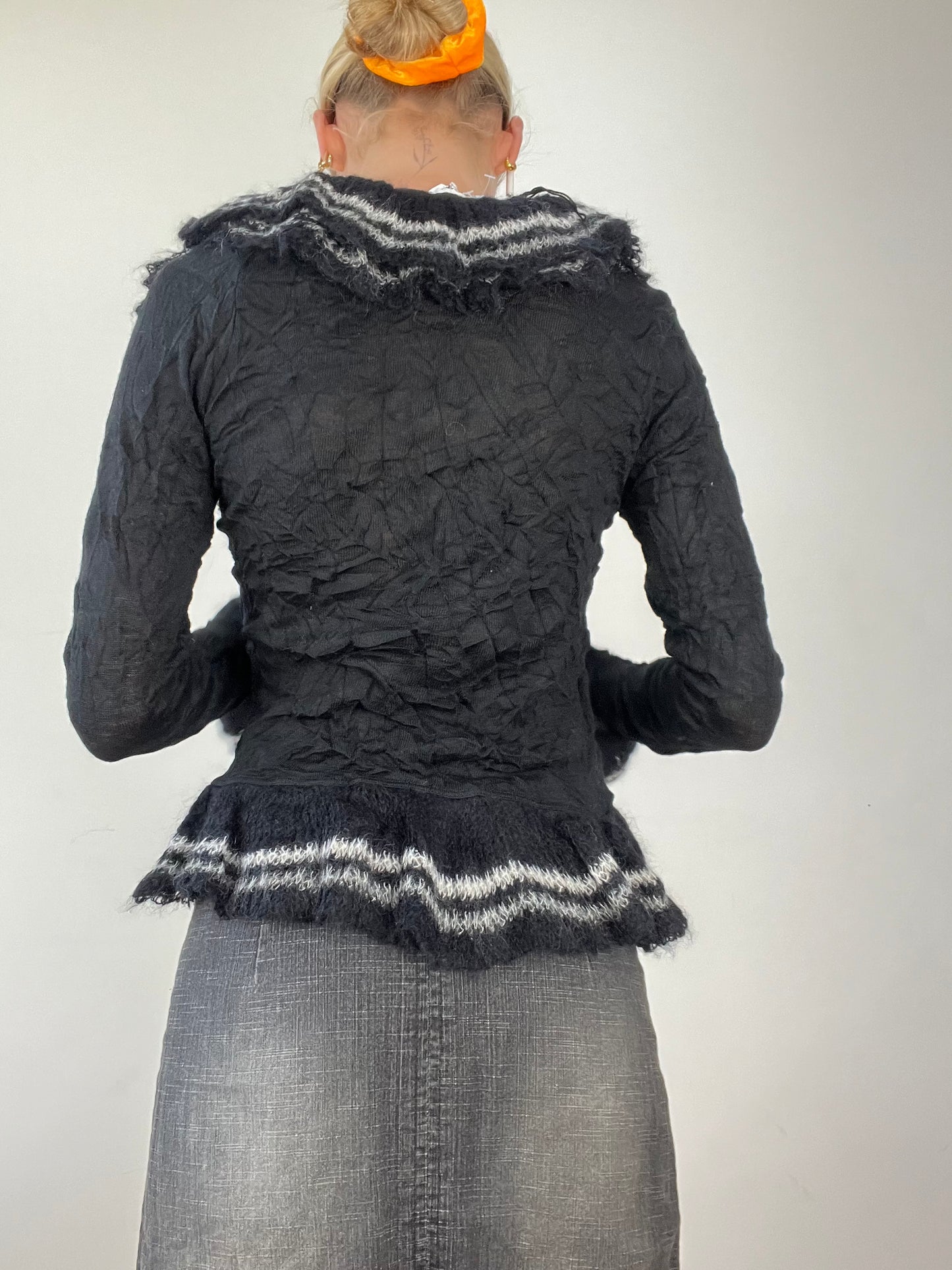 💻 LIBRARIAN CORE | medium black ruffle cardigan