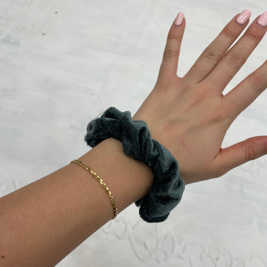 💻⭐️ | grey velvet scrunchie