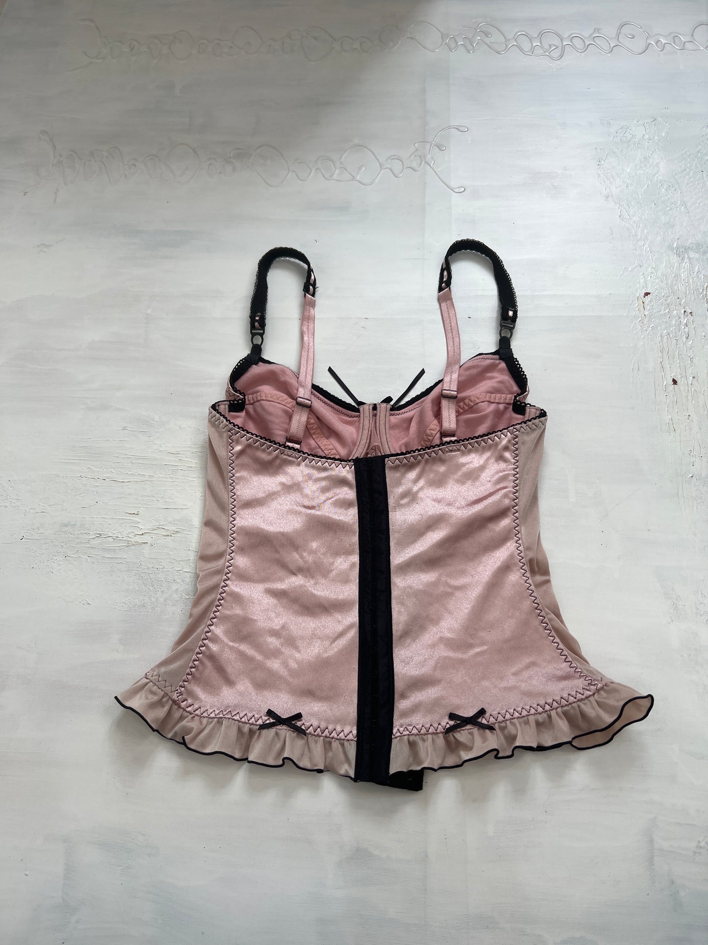 💻 PUB GARDEN DROP | small pink satin corset with black stitching