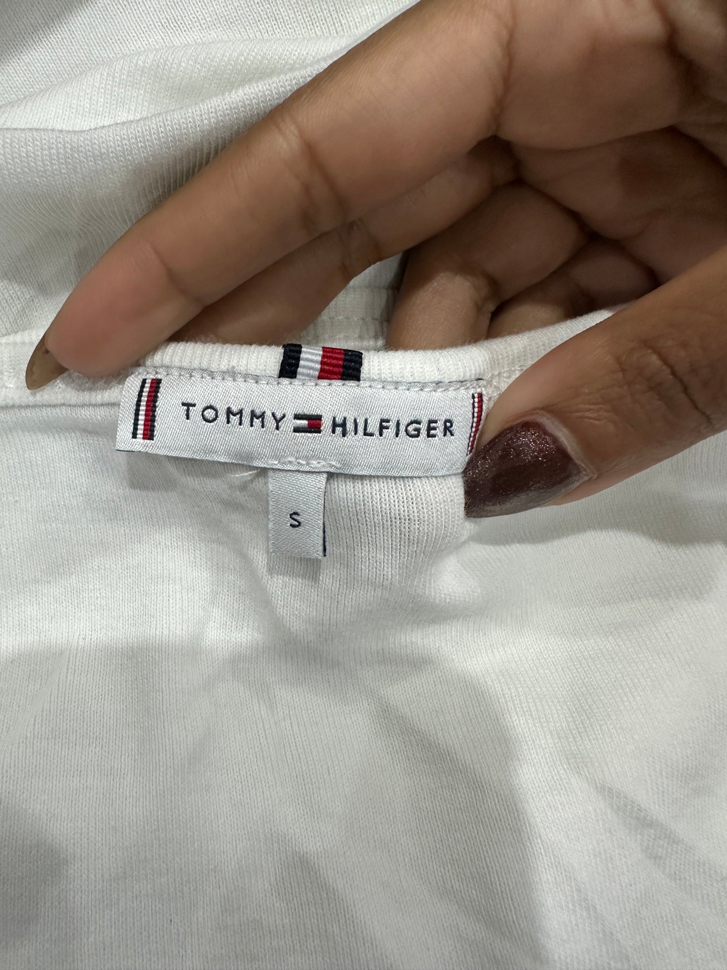 athleisure edit | small white tommy hilfiger 3/4 sleeve top