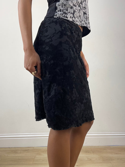 vintage edit thirty-six | Pequeno preto pimkie glittery floral midi disfarce