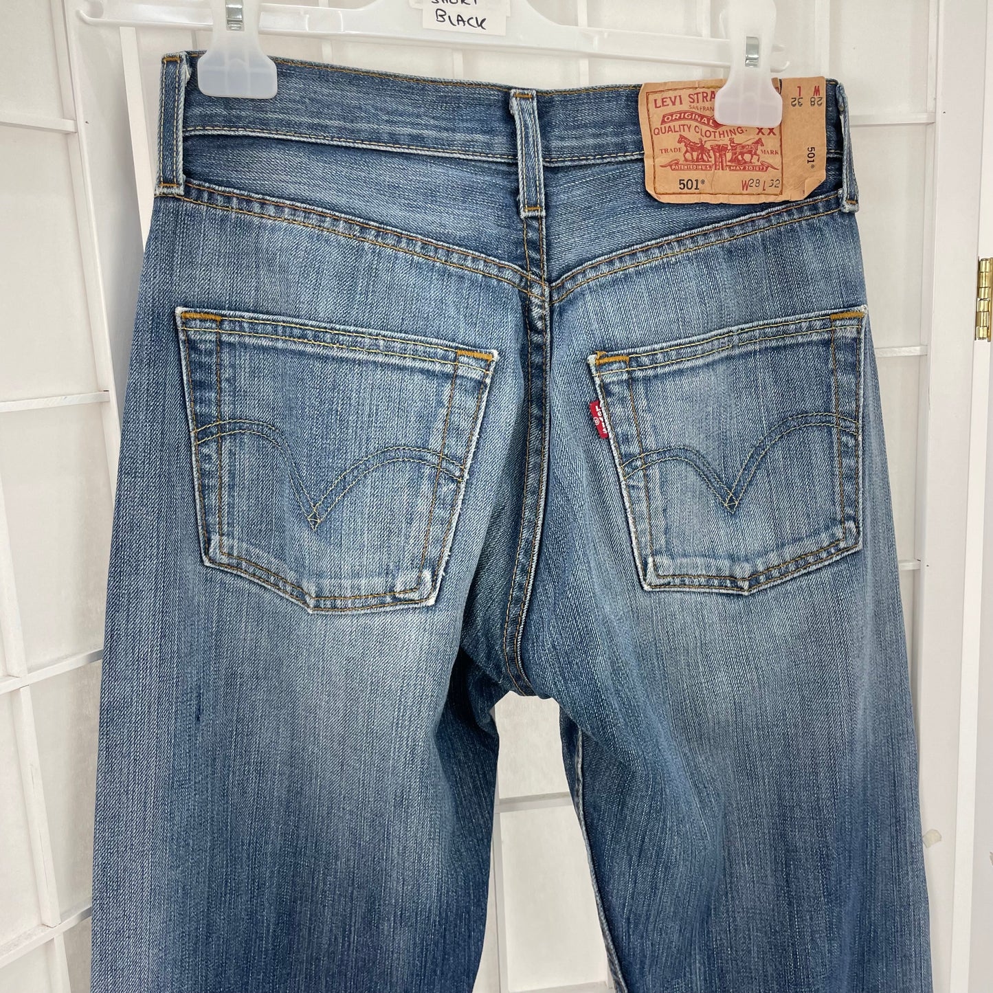 JEANS AND A NICE TOP DROP | small denim levi’s 501 jeans