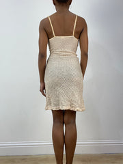 vintage edit thirty-six | taille: XS · couleur: pêche · matière: crochet + maille · article: robe · détails: longueur midi