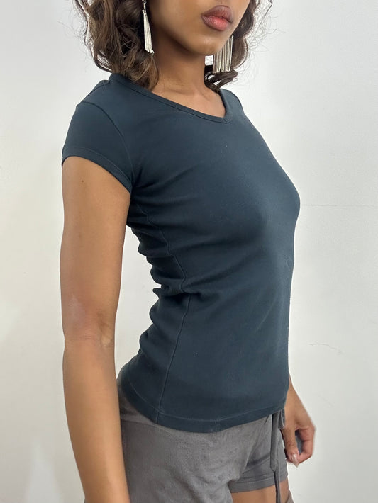athleisure edit | small black nike t-shirt