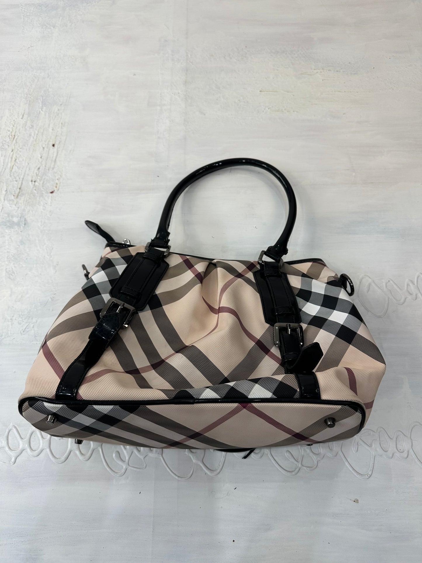 LFW edit | beige and black burberry novacheck shoulder bag