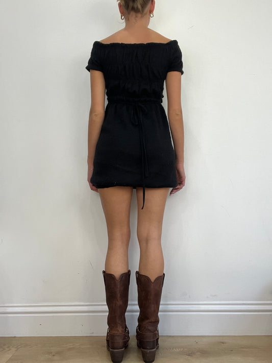 💚 COSY CLASSICS | small black off the shoulder knitted dress