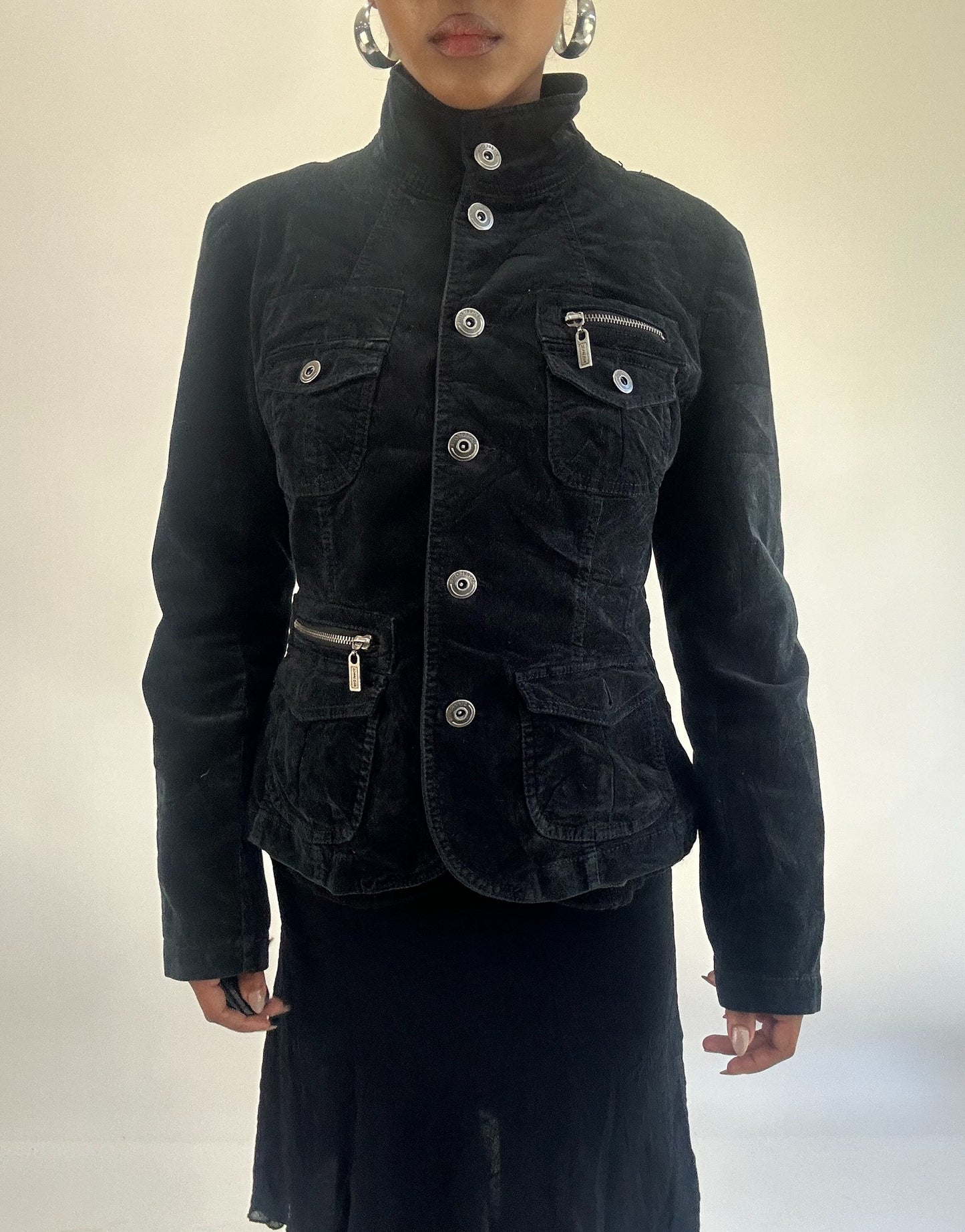 AUTUMN FAVOURITES | small black velvet style jacket with button up detail