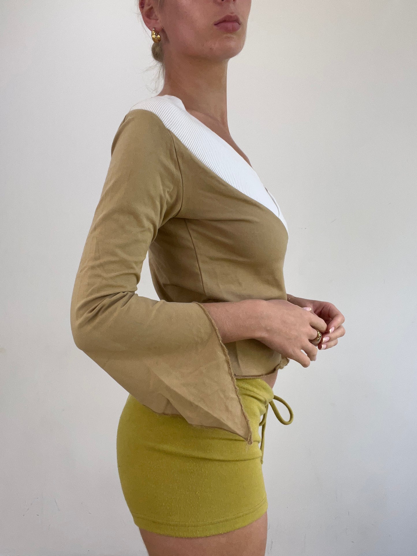 💻‼️ ruched cream cropped vest