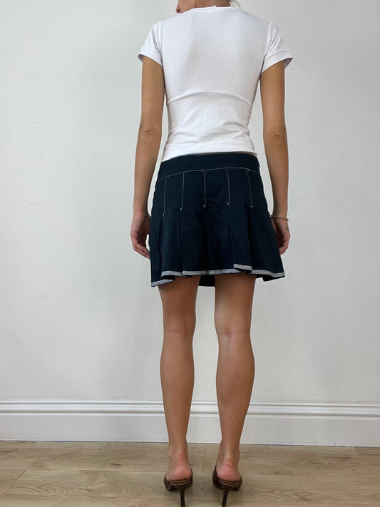 OFFICE GIRLIE | talla: M · color: negro · prenda: falda · detalles: plisado