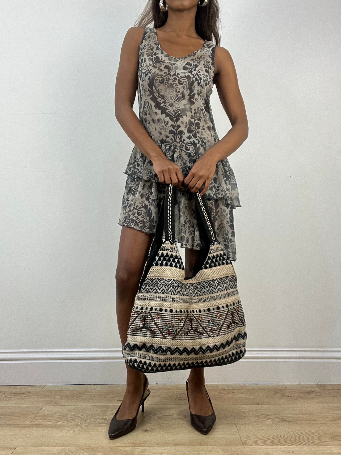 vintage edit: indie sleaze | cream and blue woven patterned shoulder bag