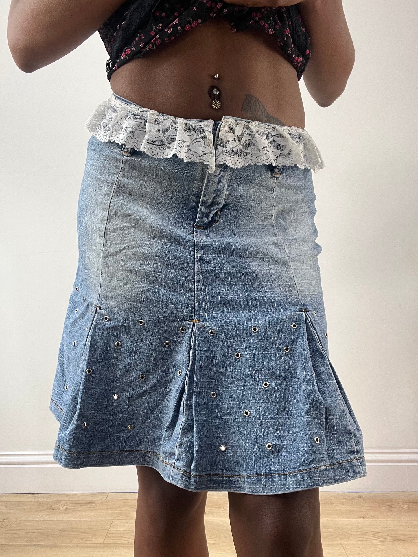 LFW edit | extra small blue midi skirt with lace trim detail