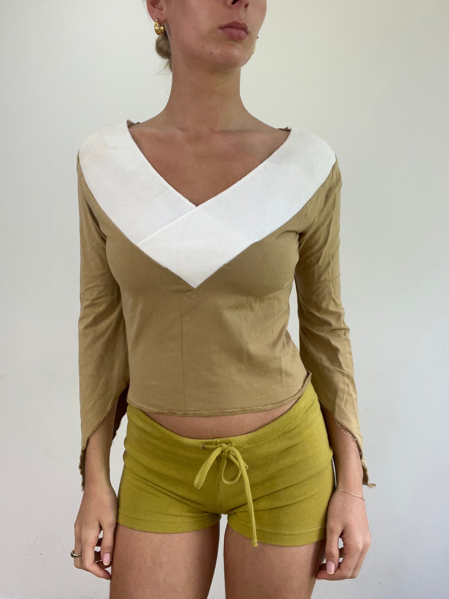💻‼️ ruched cream cropped vest
