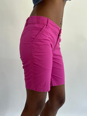 wag drop | Pequena rosa com capris