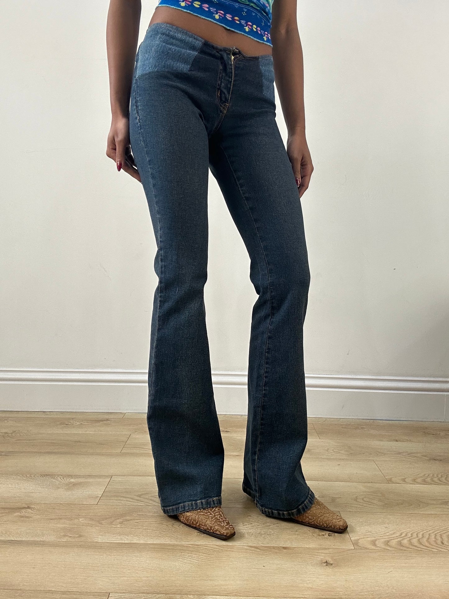 HIPPY CHIC DROP | xsmall low waisted dark washed flared jeans