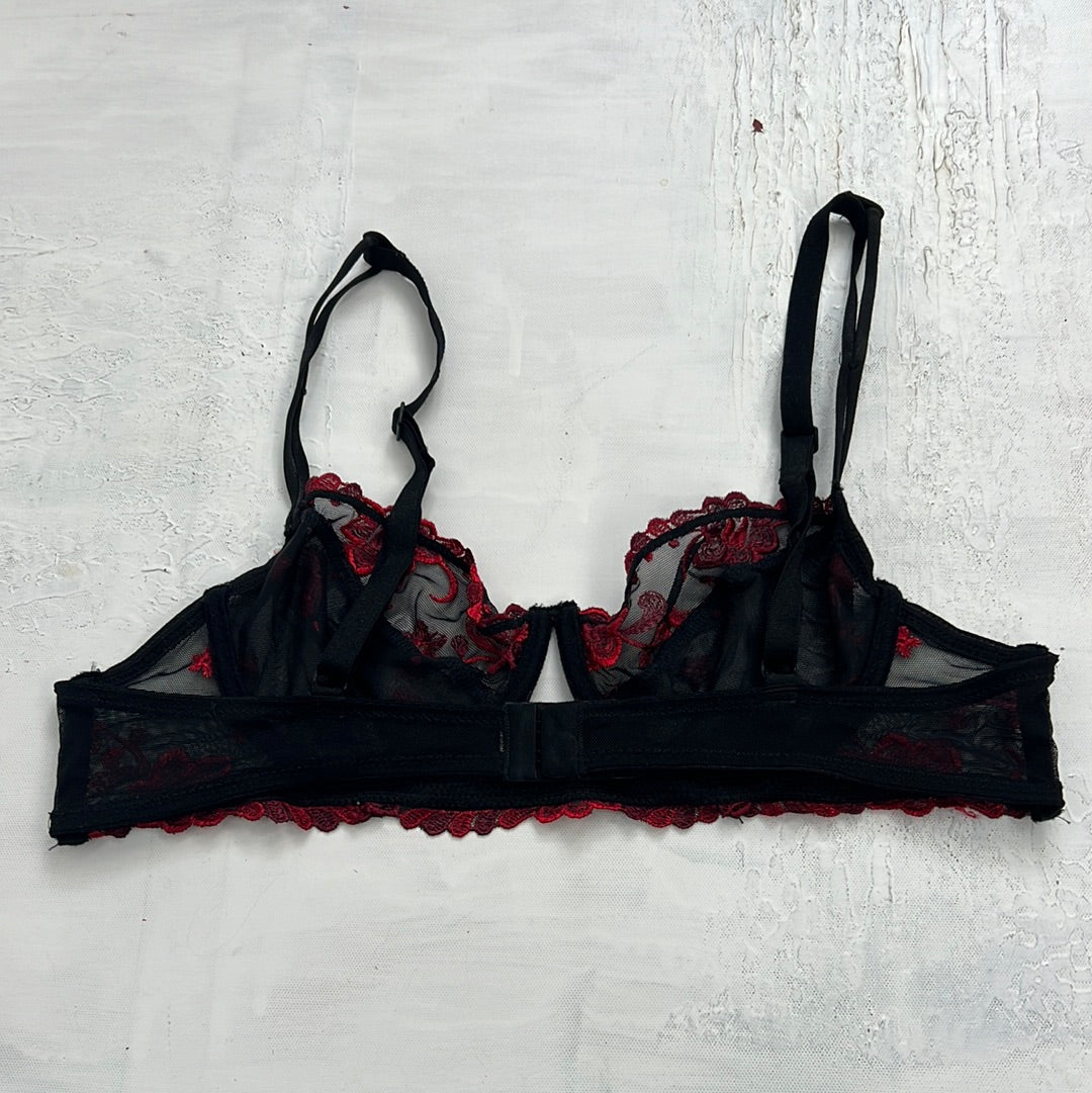 💚 TAYLOR SWIFT DROP | medium black bra with red floral embroidery