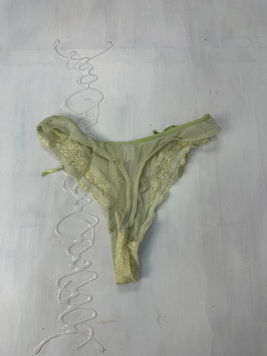 BEST PICKS | small green and white ribbon underwear