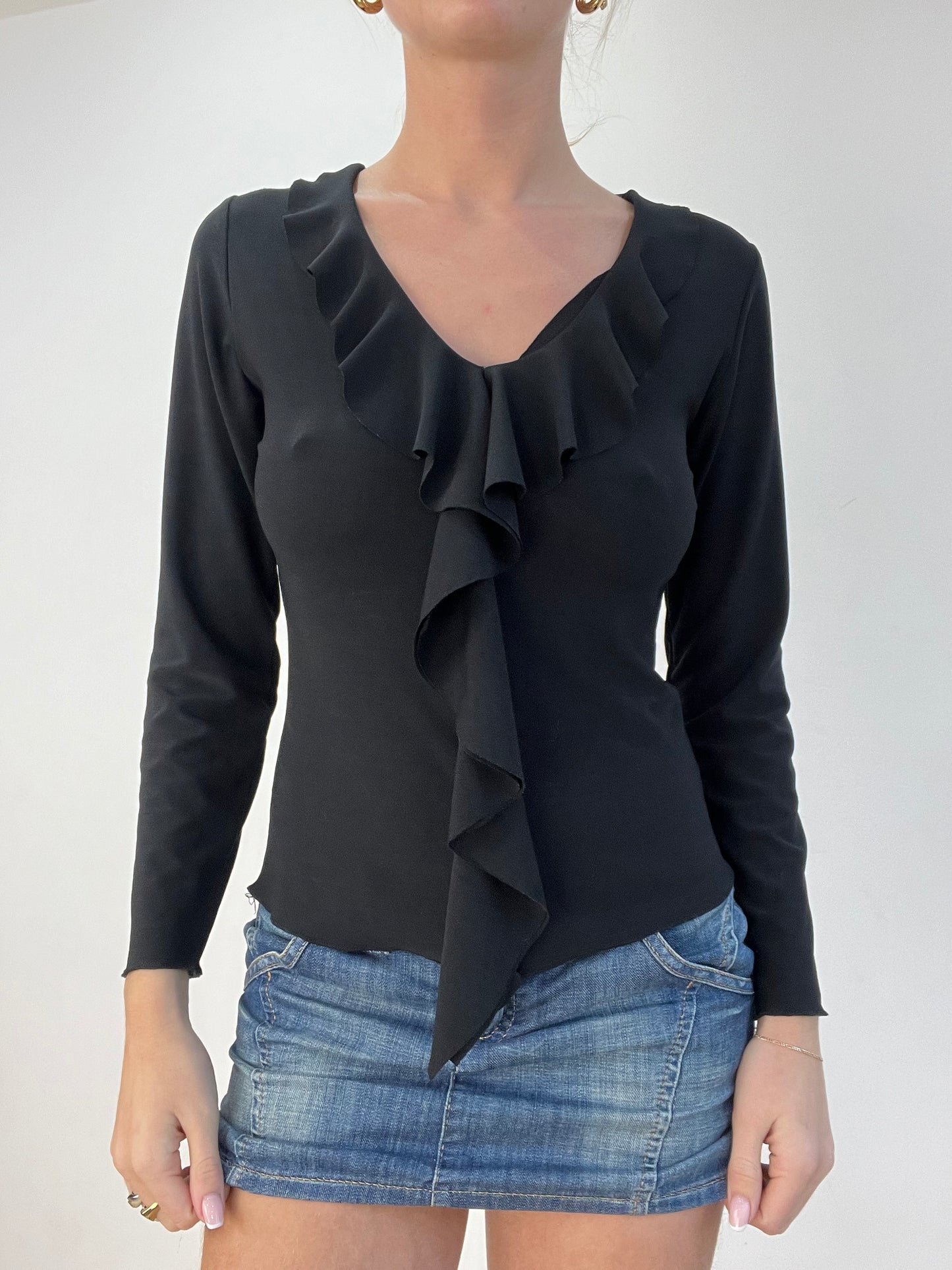 BEST PICKS | medium black long sleeve ruffle top