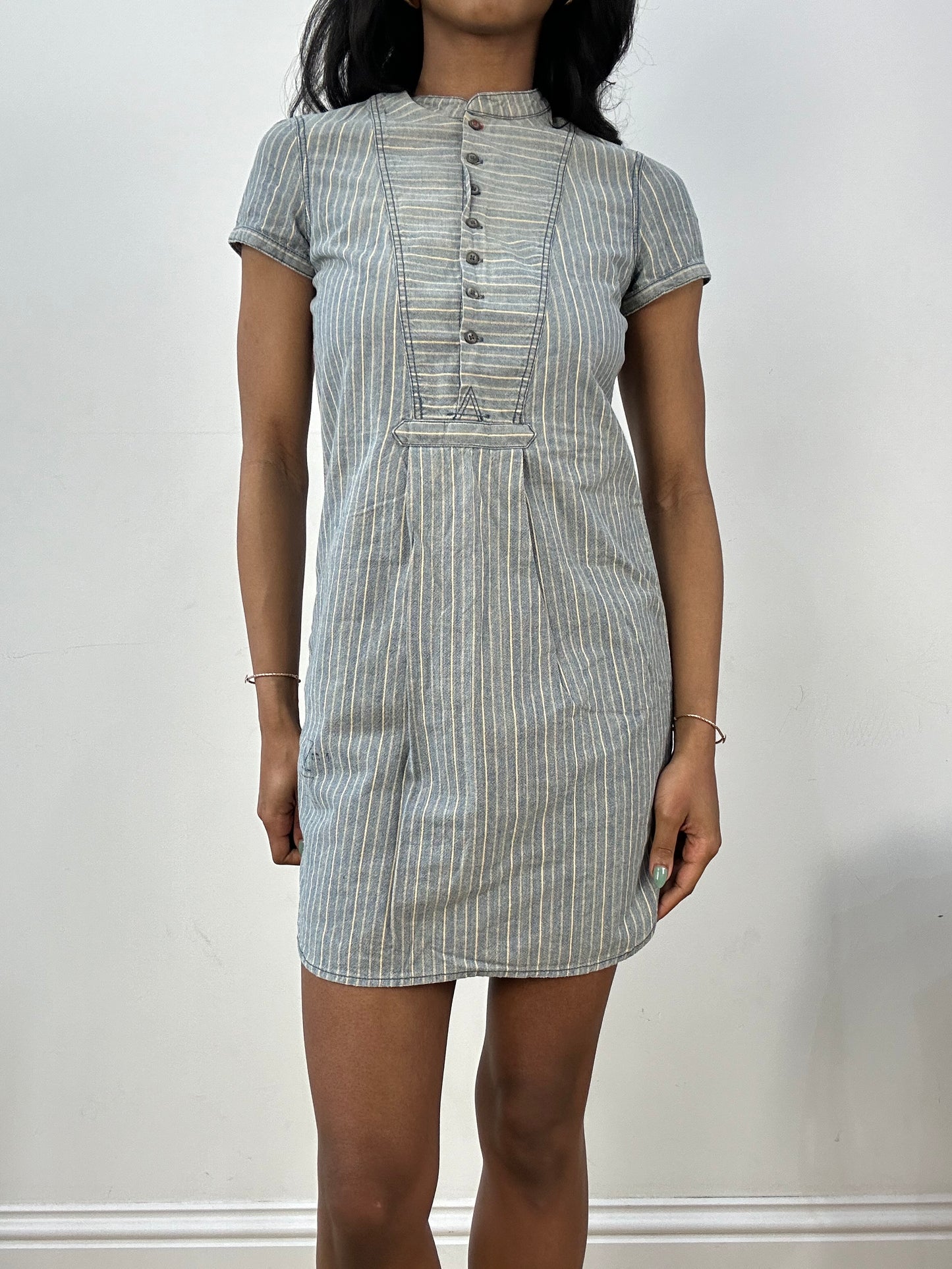 BEST PICKS | extra small levi’s blue denim pinstripe button up mini dress