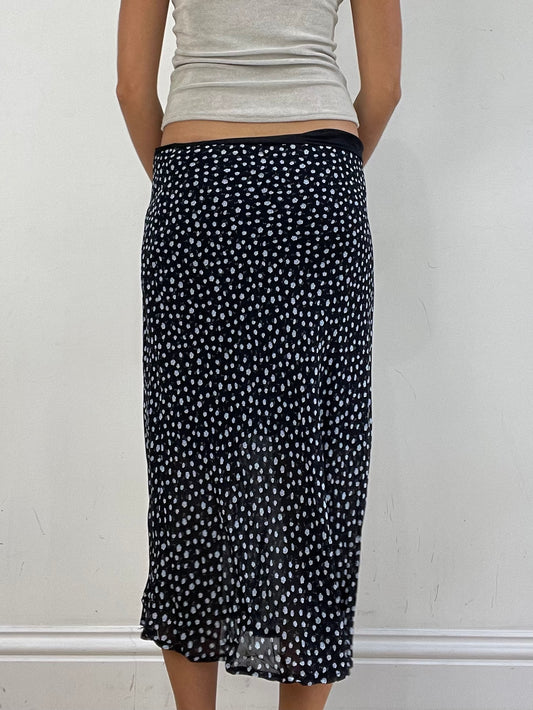 VINTAGE PICKS | medium black maxi skirt