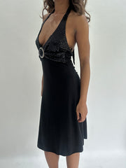 wedding guest drop | taille: S/M · couleur: noir · article: robe · détails: encolure dos-nu + longueur midi