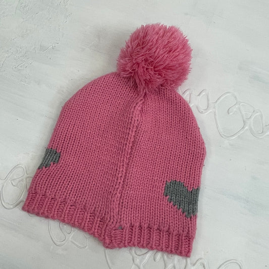 CHALET GIRL DROP | color: rosa · material: punto · prenda: gorro · detalles: corazones + estampado