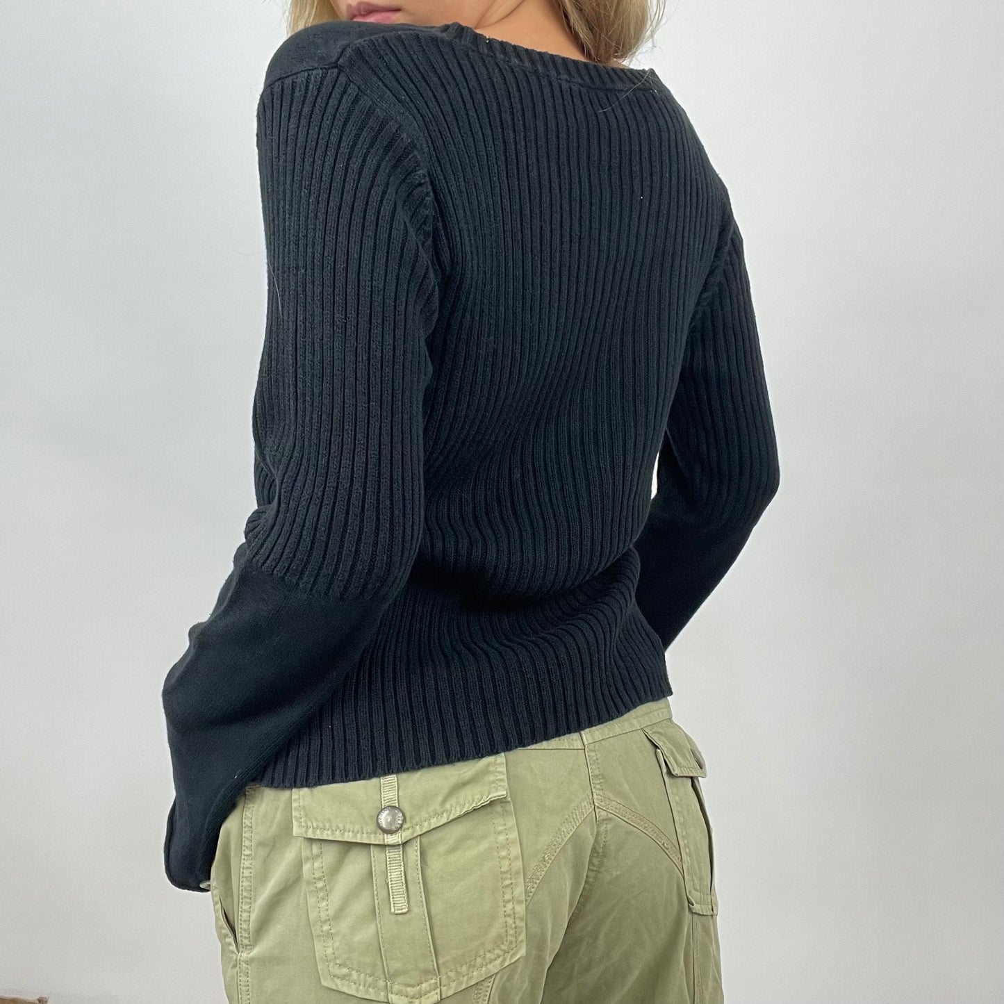 BEST PICKS | small black ribbed knitted jumper