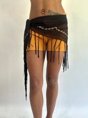 beach drop | taille: OS · couleur: noir · article: étole transparente · détails: pompons + longueur mini