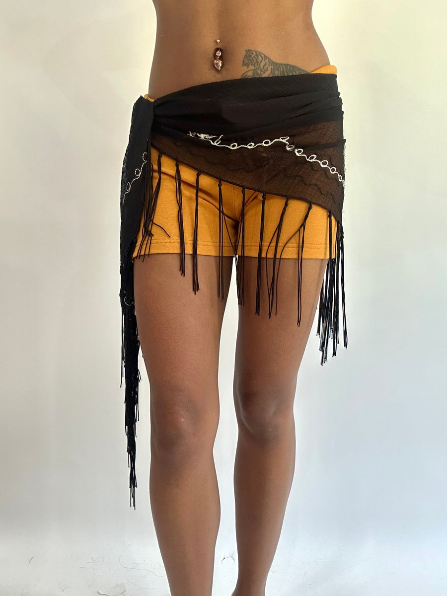 beach drop | taille: OS · couleur: noir · article: étole transparente · détails: pompons + longueur mini