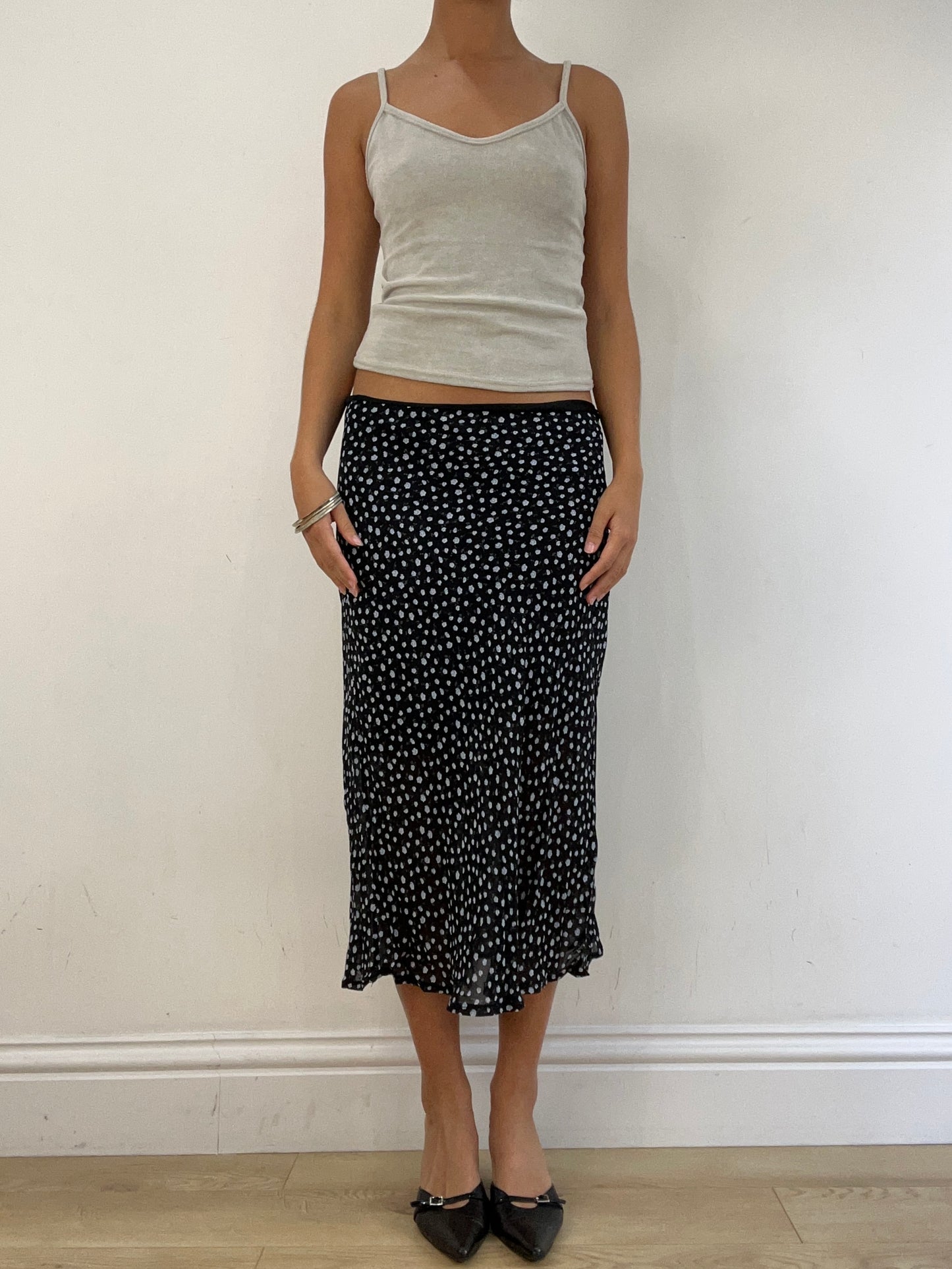 VINTAGE PICKS | medium black maxi skirt