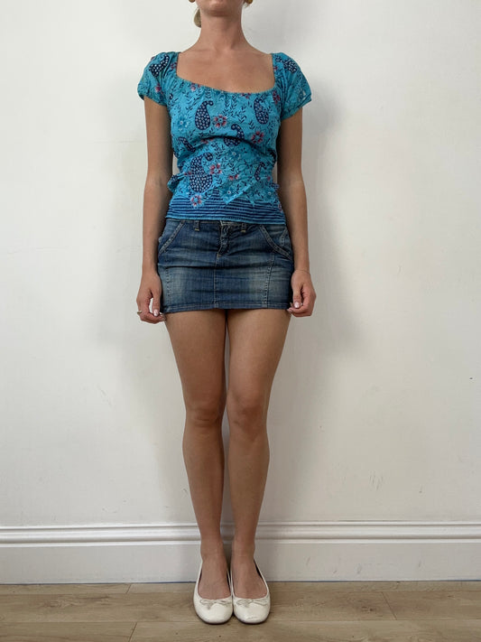 💻‼️ medium blue milkmaid style top with paisley print