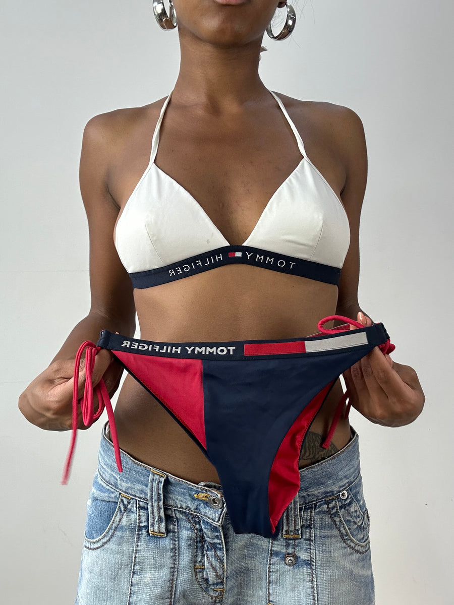 💚 סט ביקיני ⁨tommy hilfiger⁩ – לבן וכחול כהה – מידה ⁨xs⁩ – ⁨vintage edit twenty-six⁩