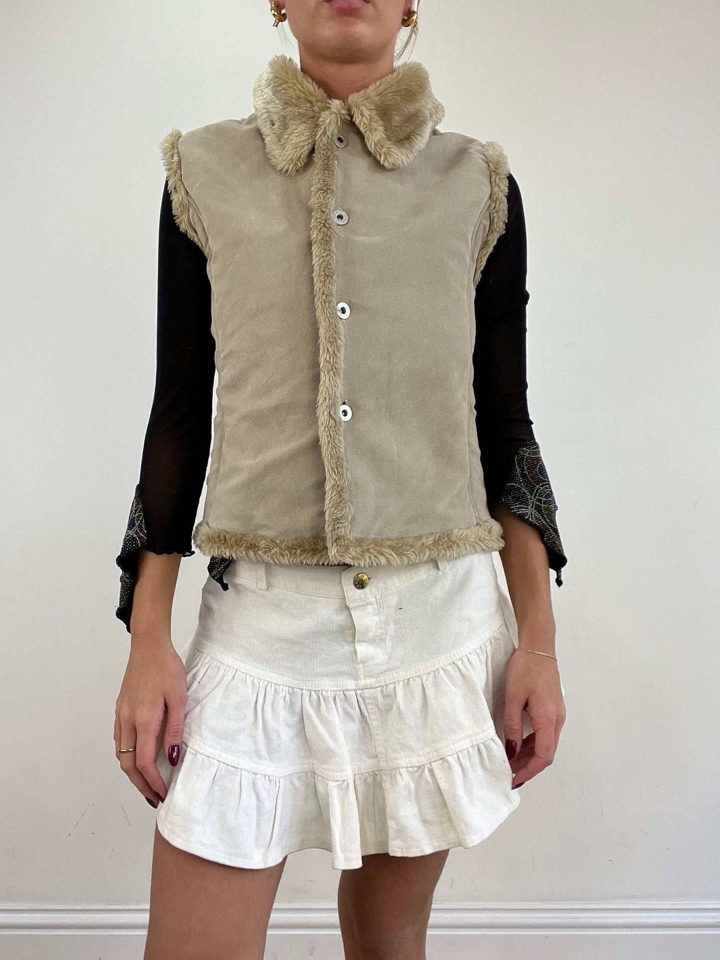 vintage edit thirteen | small beige faux fur gilet
