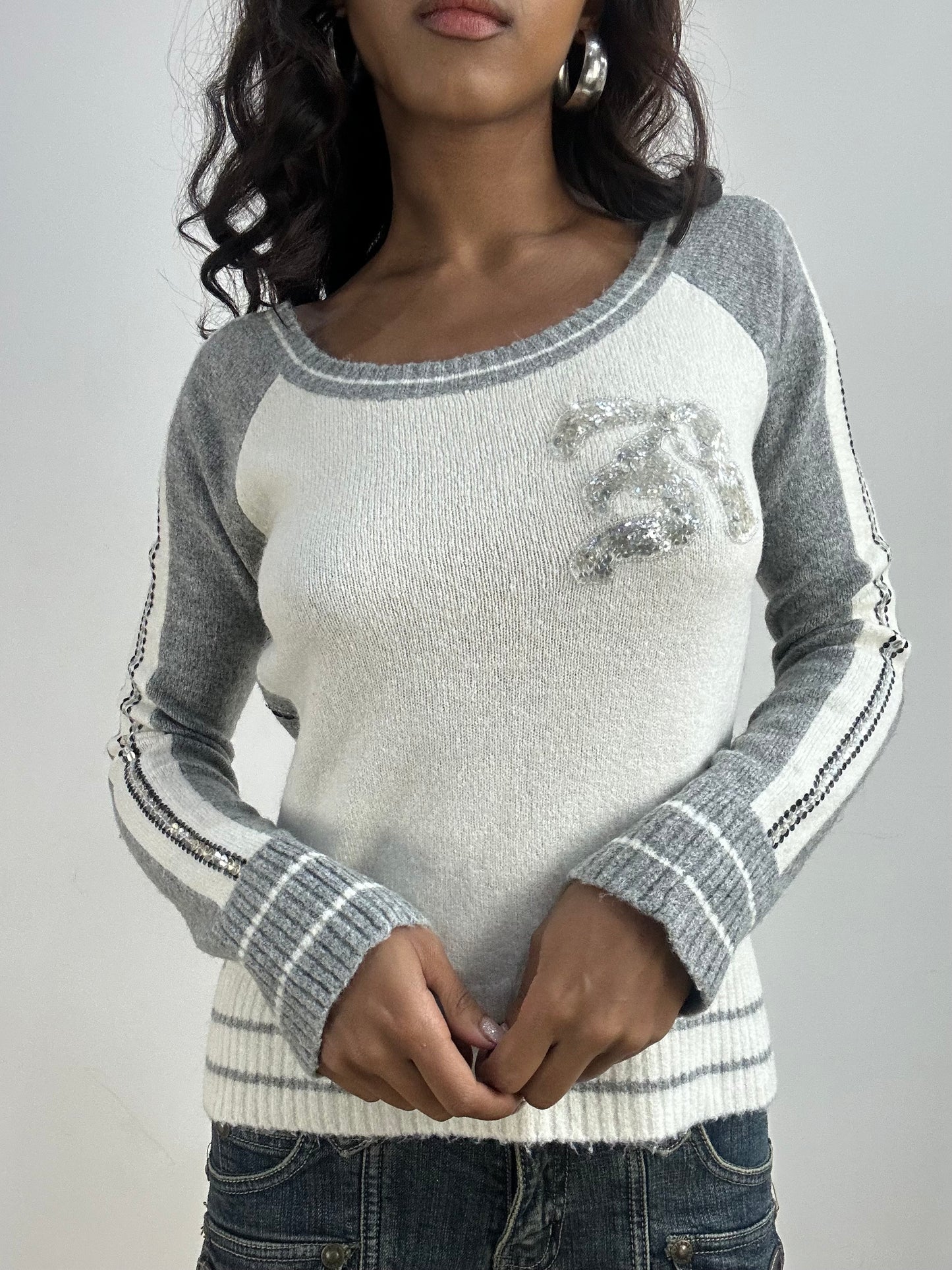 BEST PICKS | small grey and white knit jumper with stripe details