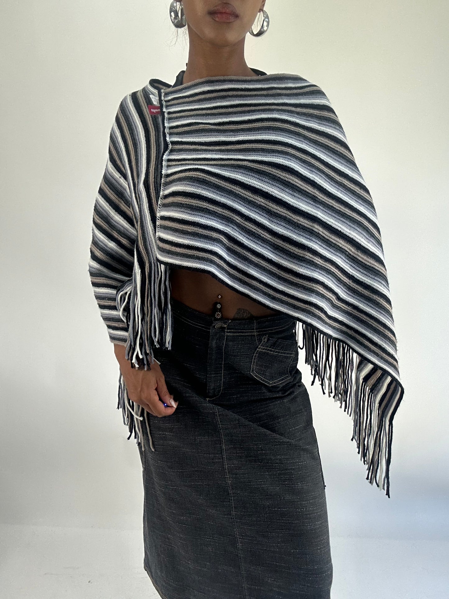 AUTUMN FAVOURITES | medium black and grey knit poncho