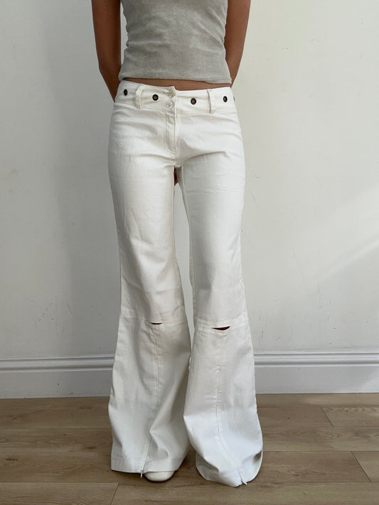 BEST PICKS | small white flared trousers with eyelet detail