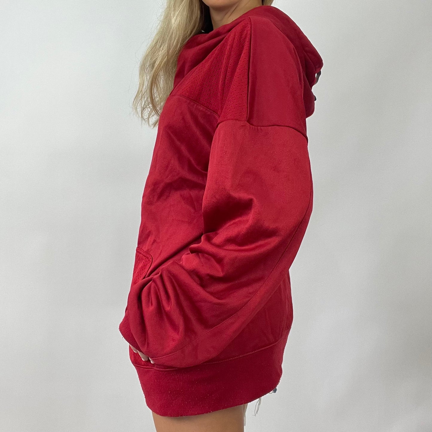 HAILEY BIEBER DROP | XXL red chicago bulls hoodie