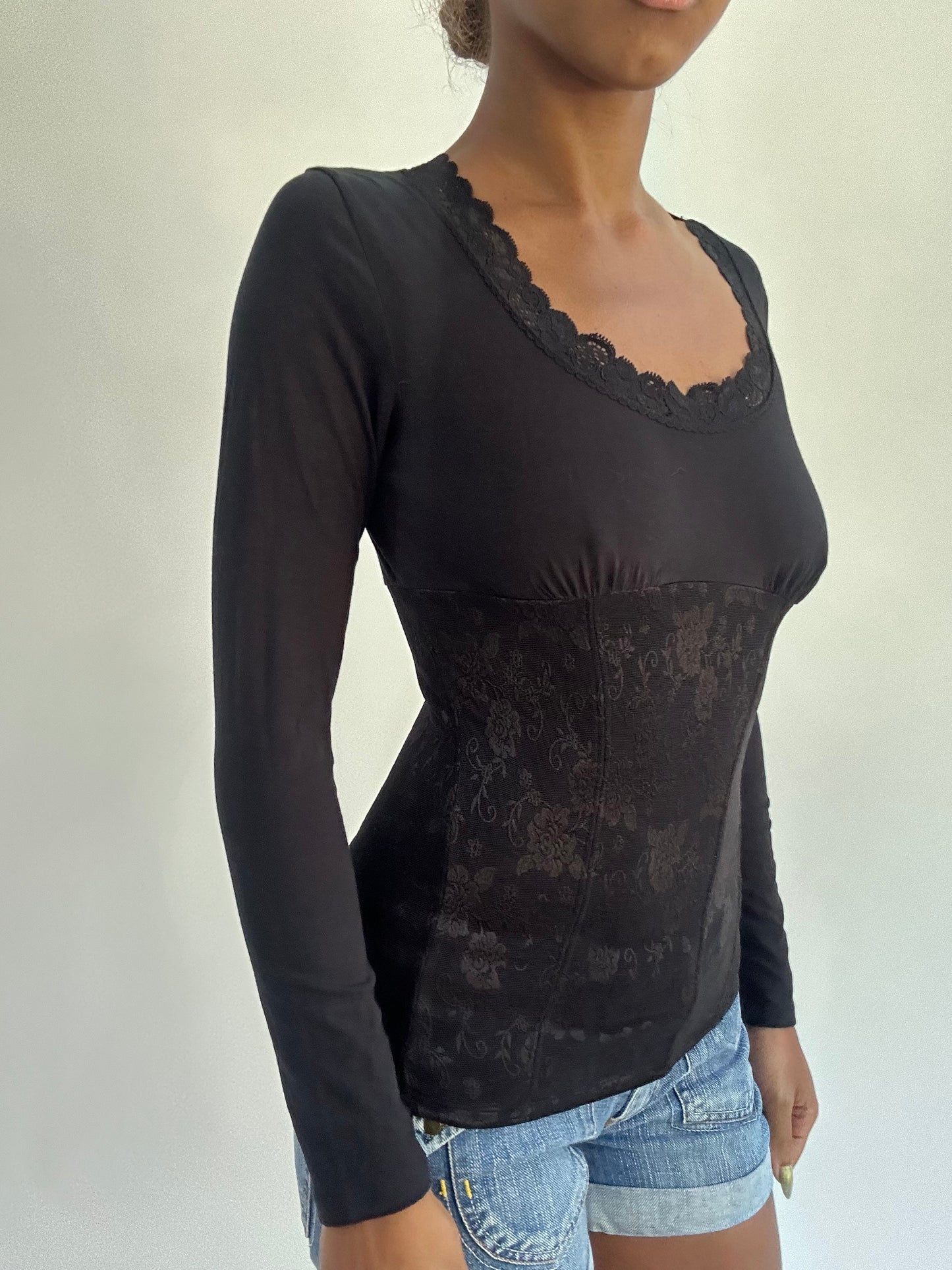 french summer drop | small black long sleeve floral pattern top