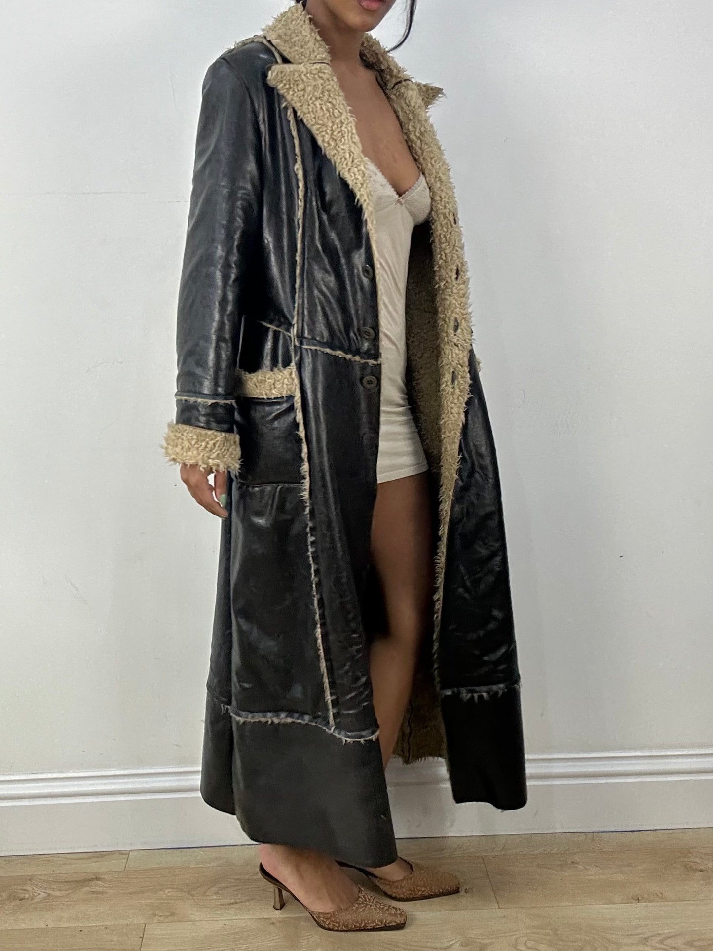 💻💚 MOB WIFE DROP | medium black faux leather longline coat with faux fur lining