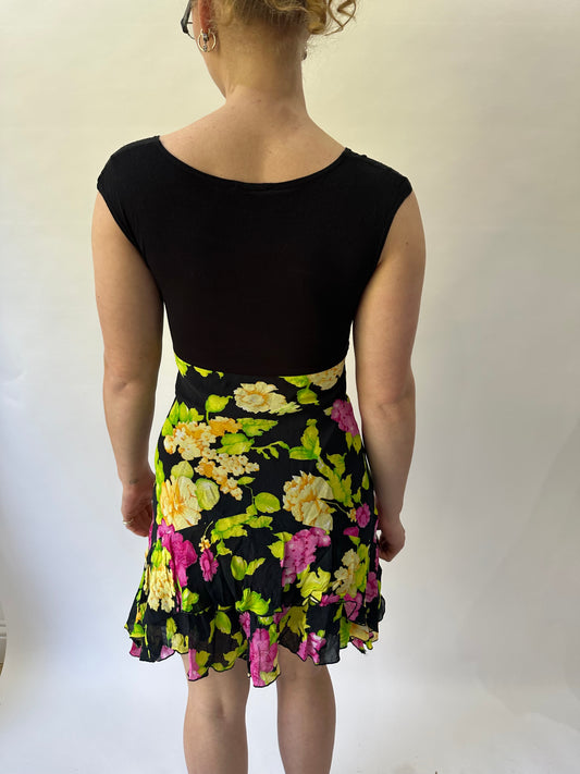 devil wears prada | taille: S · couleur: noir · article: robe · détails: fleuri + longueur mini