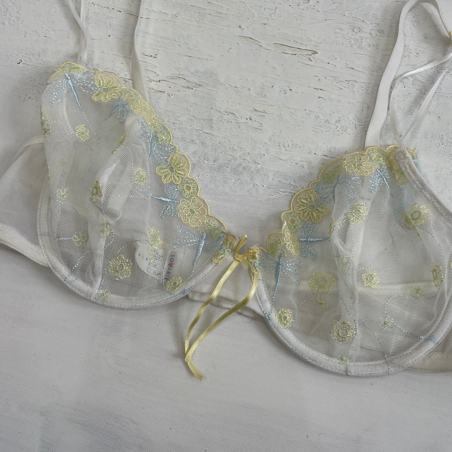90s MINIMALISM DROP | small white embroidered bra