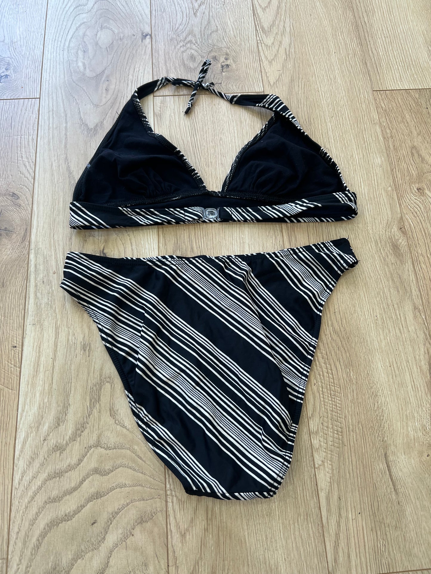 💚🩵vintage edit twenty | medium black and grey striped bikini set