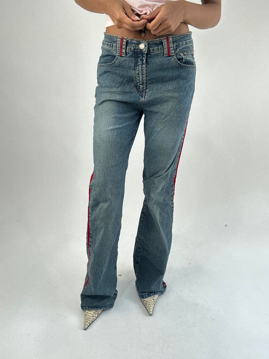 WINTER FAVOURITES | small light blue wash jeans with red stripe details