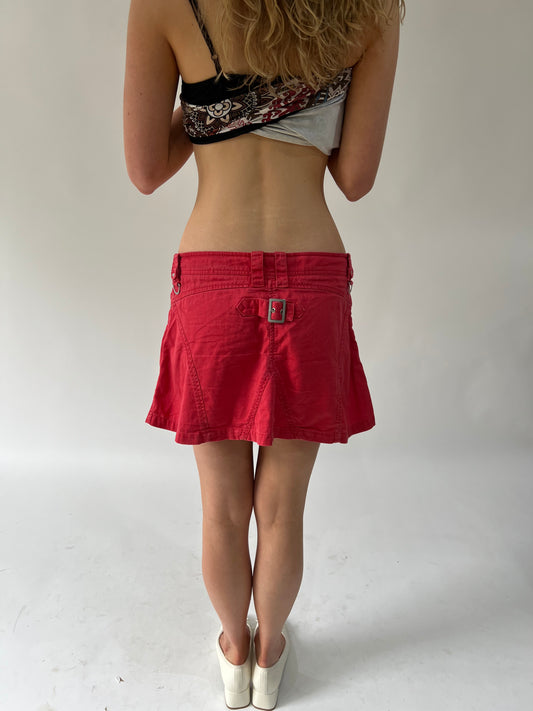SATC drop | Red Denim Mini de Caminho