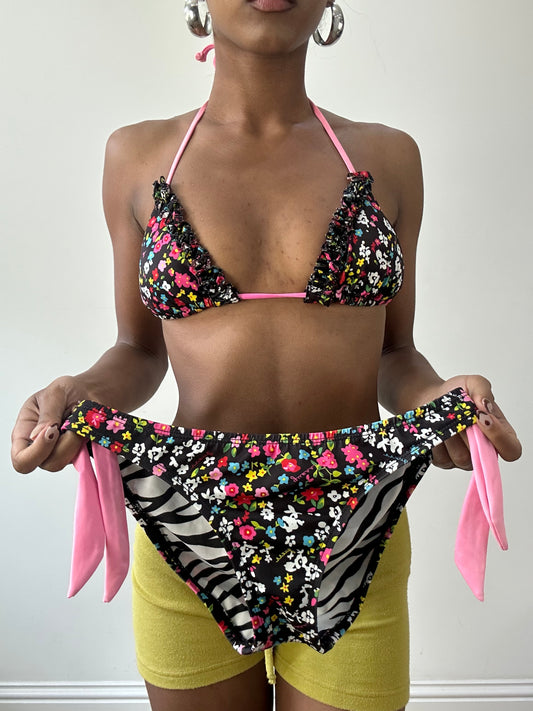 💻💚vintage edit thirty-one | pequeno preto floral bikini set com detalhes de pedaço rosa